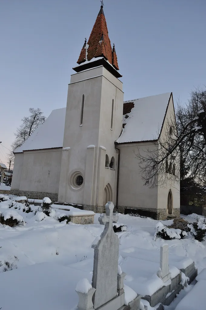 Feleacu, biserica ortodoxă "Sf.Paraschiva" (până în anul 1948 biserică greco-catolică cu hramul “Adormirea Născătoarei de Dumnezeu”).