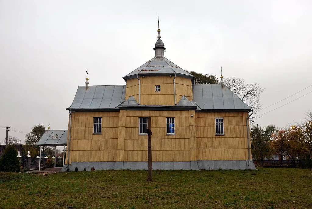 Церква Різдва Богородиці в селі Брюховичі Перемишлянського району Львівської області.