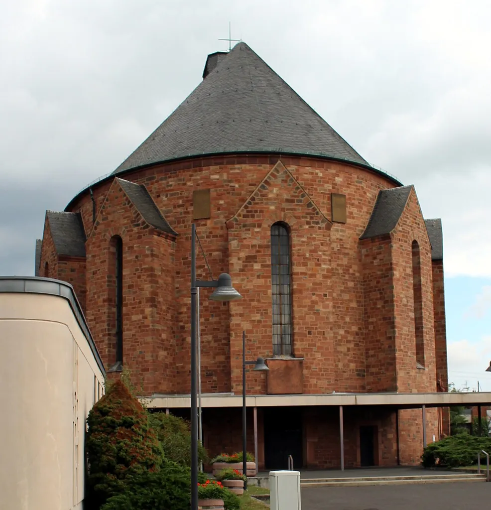 Katholische Pfarrkirche Maria Rosenkranz-Königin 2015