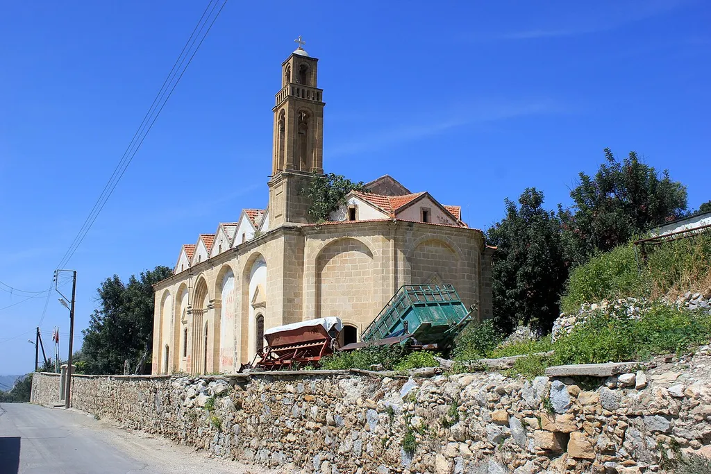 Verlassene Kirche in Agridaki/Alemdag, Nordzypern.
