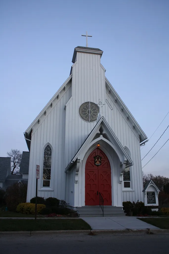 The w:St. Peter's Episcopal Church (Ripon, Wisconsin) in w:Ripon, Wisconsin. It is listed on the National Register of Historic Places. This file was uploaded with Commonist.