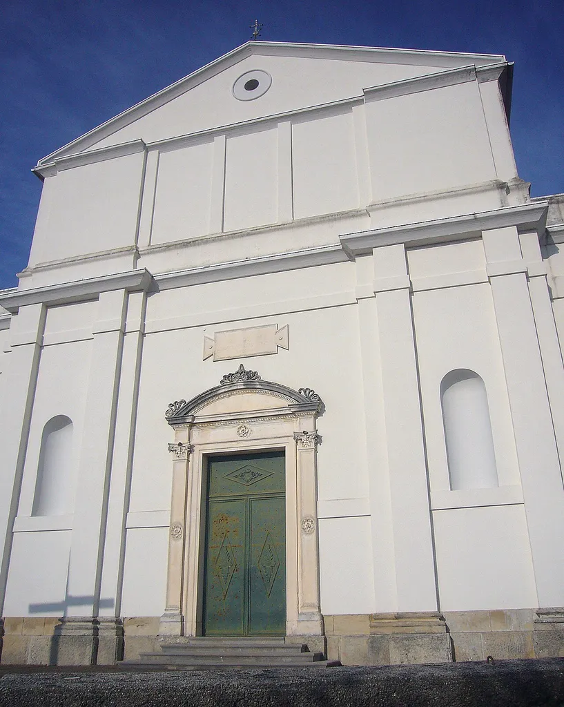 La facciata della chiesa parrocchiale di San Nicolò Vescovo di Vigna (PN)