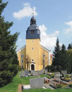 Kirche und Kirchhof Steinigtwolmsdorf mit Friedhofserweiterung (Sachgesamtheit) Am Markt