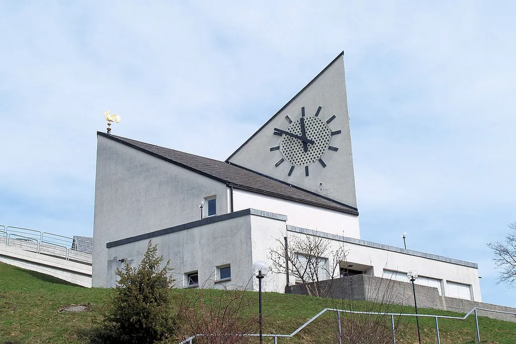 Die reformierte Bergkirche in Amden.