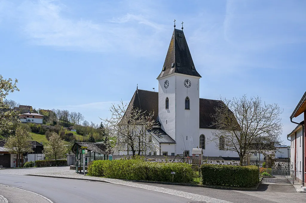 The parish church Rechberg is dedicated to St. Nicholas and was mentioned in a document as early as 1209.