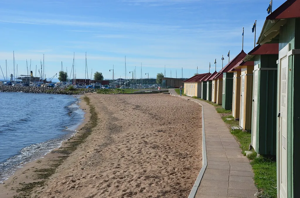 Beach in Hjo, from north towards Hjo harbour
