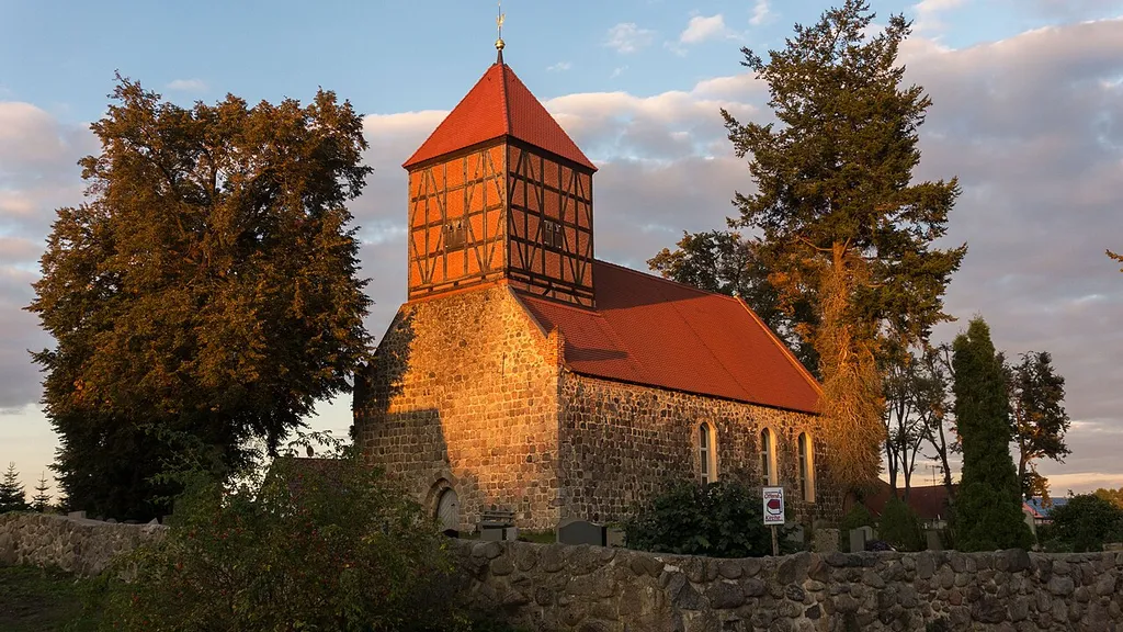 Field stone church "Saint Peter &amp; Paul", Gandenitz