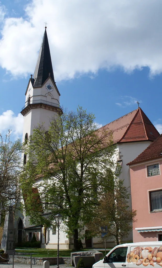 Die Pfarrkirche Mariä Himmelfahrt in Hofkirchen, Landkreis Passau, Bayern, Deutschland.