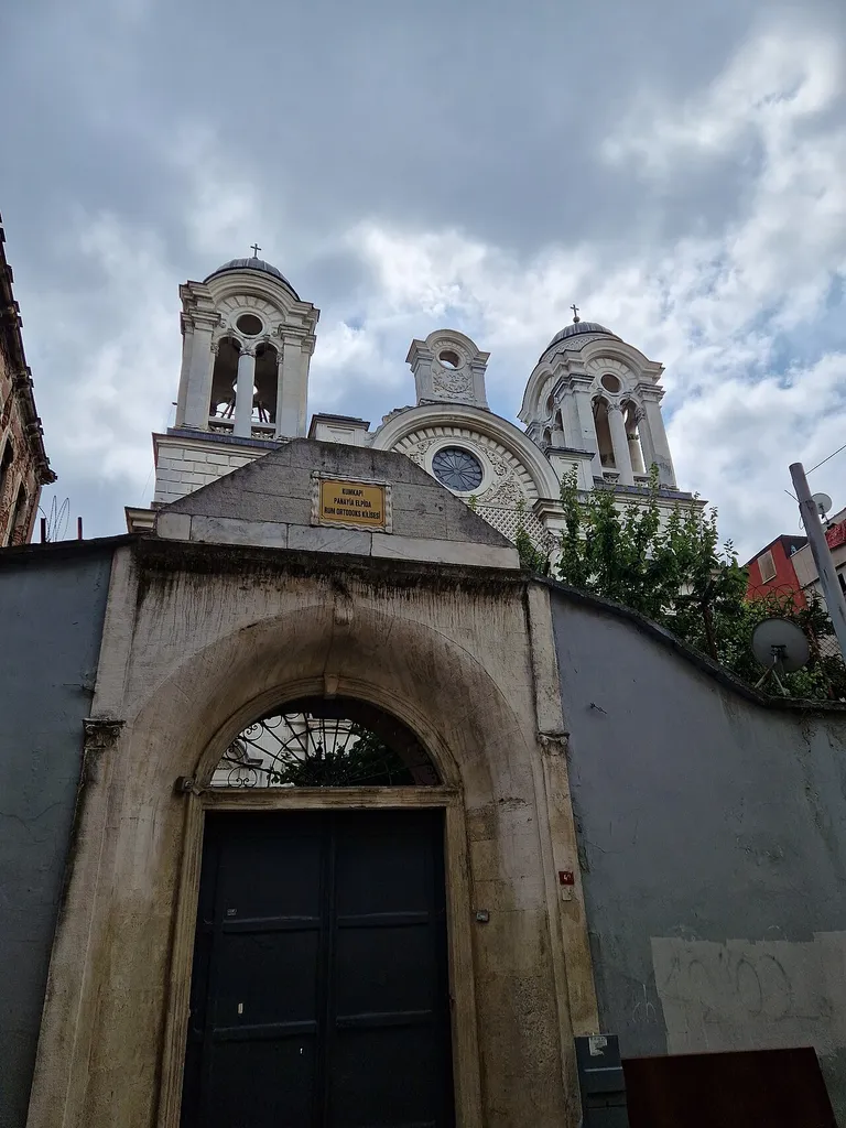 Eingang der Griechisch-Orthodoxen Panagia-Elpida-Kirche
