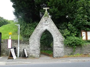 Gateway to Churchyard, A484 (Ne Side)
