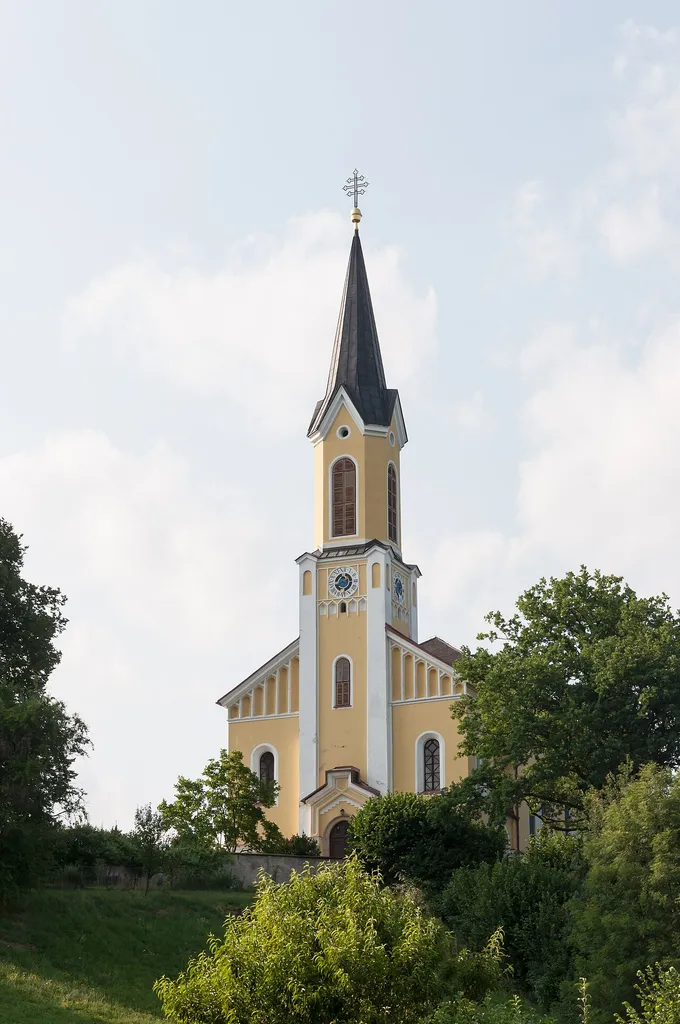Kath. Pfarrkirche hl. Johannes d. T. mit Kirchhof