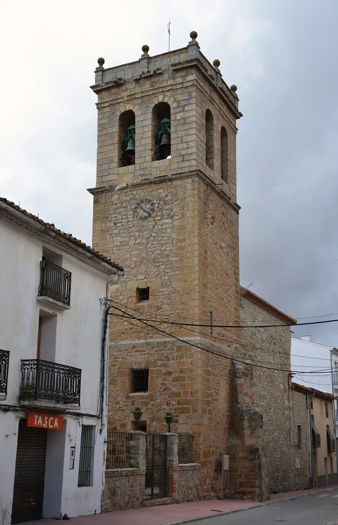 Campanar de l'església de sant Pere de Barraques.