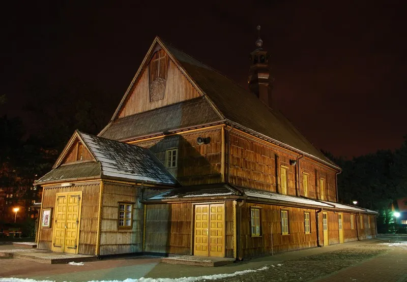 Stalowa Wola, ul. Floriańska 5 - Kościół parafialny św. Floriana (drewniana świątynia z 1802 roku, przeniesiona w 1943 roku ze wsi Stany)