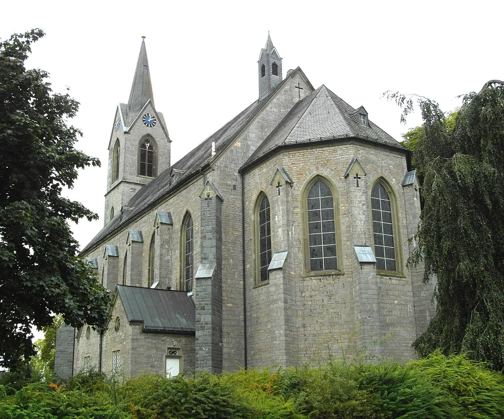 Pfarrkirche in Eslohe-Reistre an der Bundesstraße 55