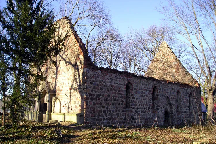 Pargowo - ruina kościoła, pocz. XIV