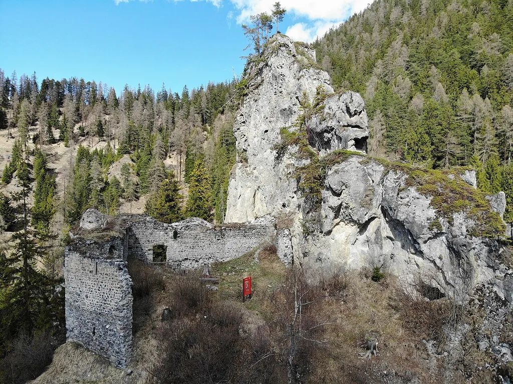 de:Burg Greifenstein (Filisur)