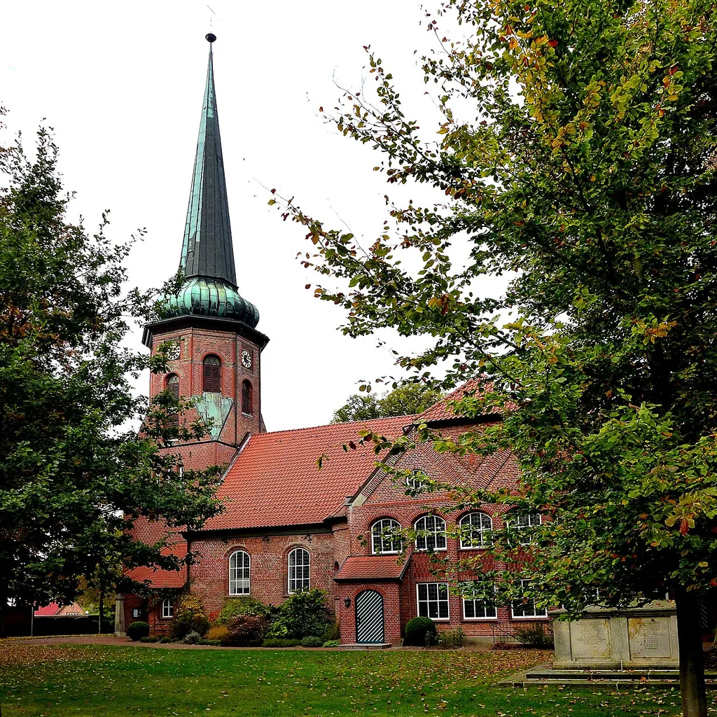 Sankt Dionysius Kirche in Sittensen. Ursprung Anno 797, Neubau 1606-1613, spätere um- und Erweiterungsbauten. Aufnahmedatum 2016-10.