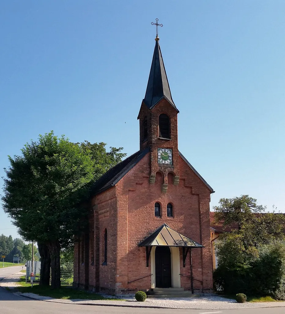 This is a photograph of an architectural monument.It is on the list of cultural monuments of Bayern, no. D-1-89-135-48.