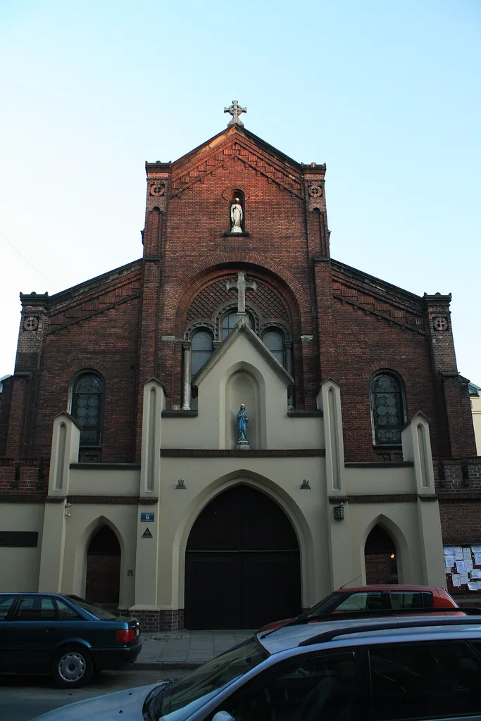 Kościół Niepokalanego Serca Najświętszej Maryi Panny w Krakowie (ul. Smoleńsk) od frontu