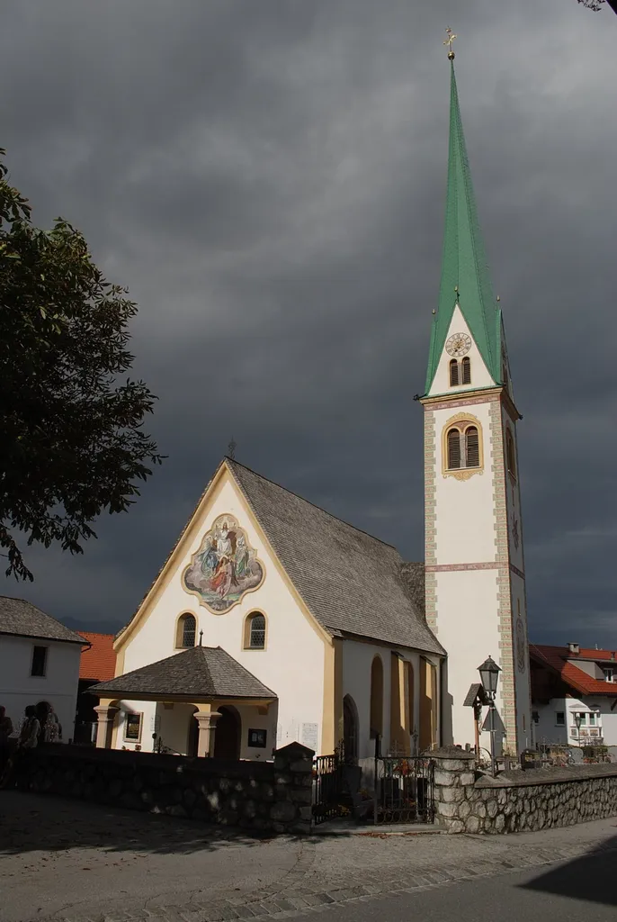 Kath. Pfarrkirche hl. Nikolaus und Friedhof, Mutters