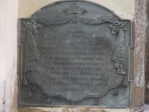 Einzeldenkmale der Sachgesamtheit Friedhof und Hospitalkirche St. Georg: Kirche, Kirchhof und Friedhof mit Einfriedung, Andachtshalle, Grabmälern, Kruzifix und sowjetischem Ehrenmal (siehe Sachgesamtheitsliste gleiche Anschrift - Obj. 09302242) Hosp
