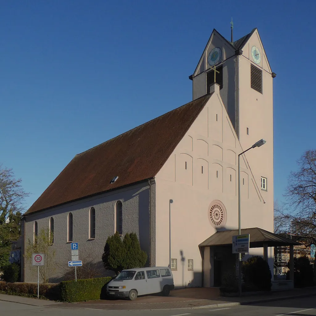 Freising, Christi-Himmelfahrts-Kirche von Westsüdwesten gesehen.