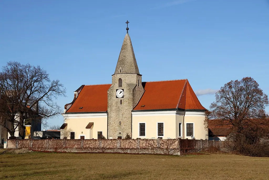 Katholische Pfarrkirche Maria Geburt in Maria Ponsee, ein Ortsteil der niederösterreichischen Marktgemeinde Zwentendorf an der Donau.