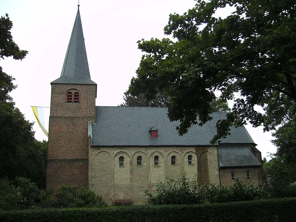 Blick auf die Alte Kirche Kellen von Süden aus