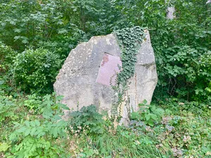 Gedenkstein 25 Jahre Klosterneuburger Höhenstraße