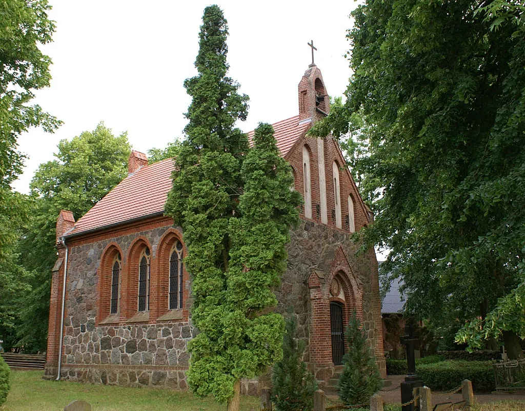 Kirche in Grüttow, Ansicht von Nordwesten