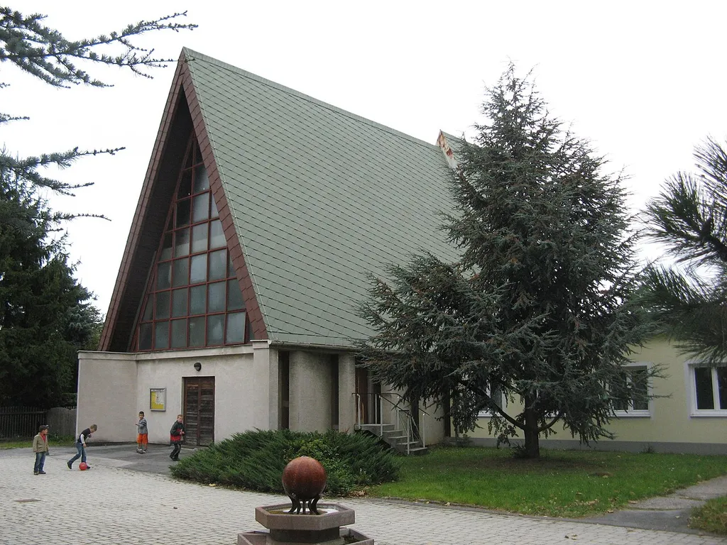 Evangelische Heilig-Geist-Kirche (1970), Andreas-Hofer-Platz 7, Schwechat