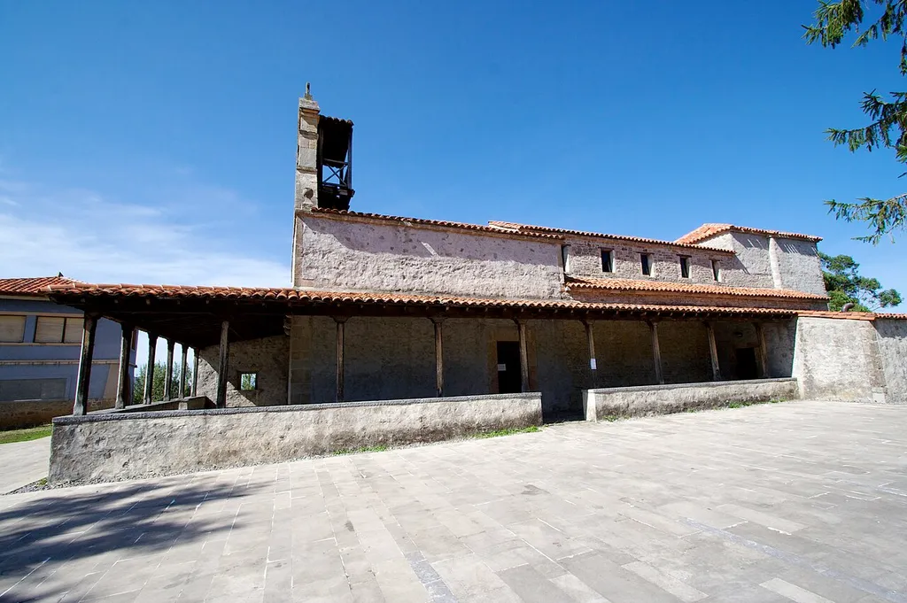 Iglesia prerrománica de Santiago de Gobiendes.
