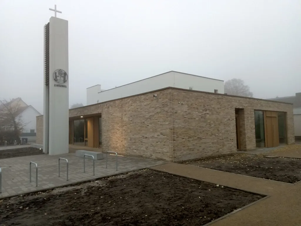 St. Nathanaelkirche Hannover von Nordosten, Aufnahme von November 2019 nach Einweihung des Neubaus