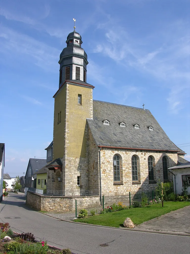 Die evangelische Pfarrkirche von Dickenschied im Hunsrück, Wirkungsstätte des Pfarrers Paul Schneider von 1934 bis 1937.
