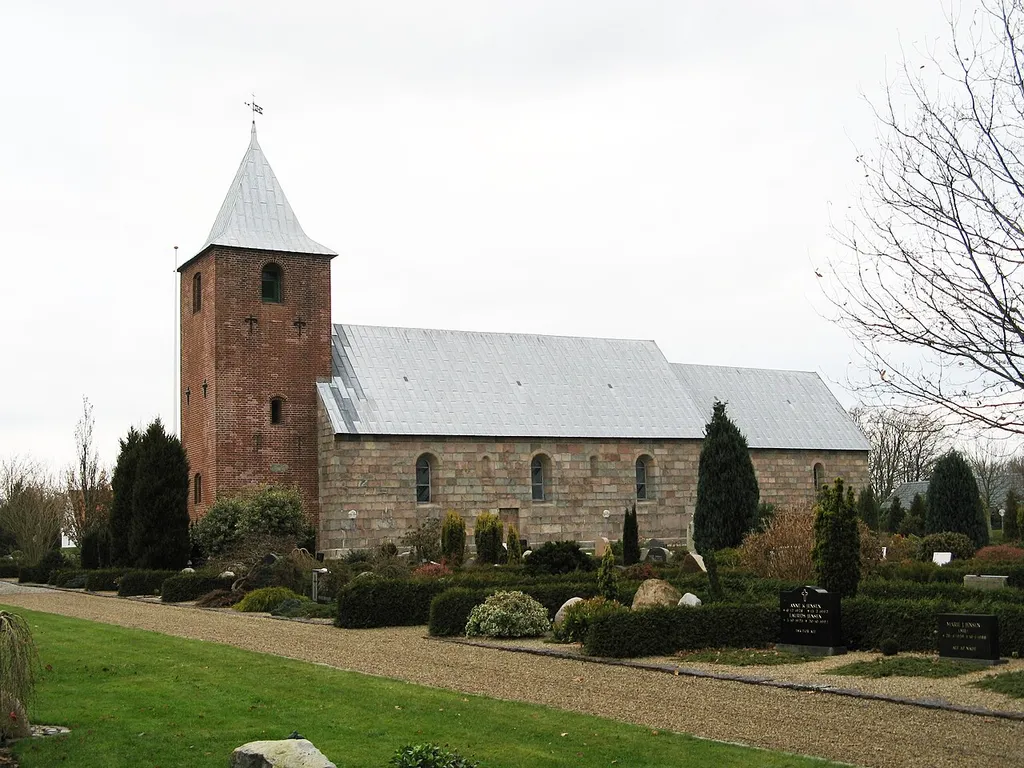 Skads kirke, Skads sogn, Esbjerg kommune (former: Skads Herred, Ribe Amt). Kirken set fra syd