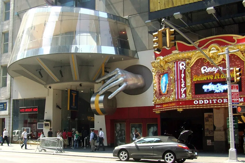 Looking south across 42nd Street, Manhattan, at Madame Tussauds / Ripley's Believe It or Not!