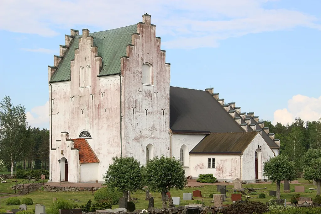 Våxtorps kyrka från sydväst.