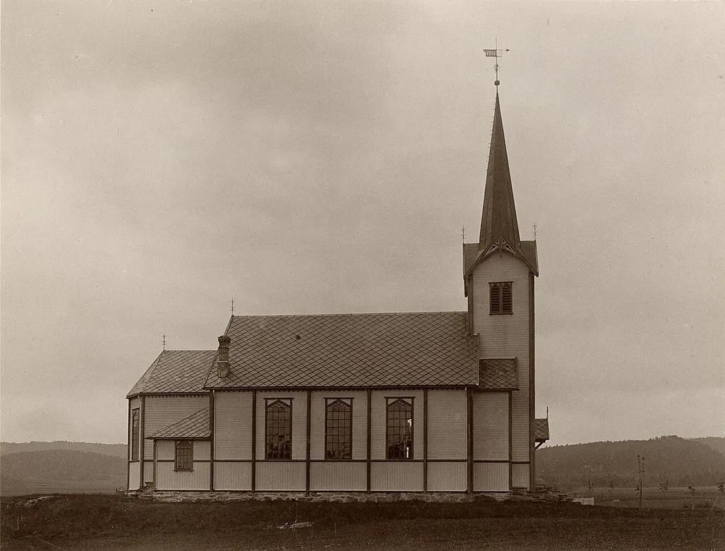 Ekne kirke, Levanger kommune. Foto: Christian Christensen Thomhav, fra Kulturminnebilder.no.