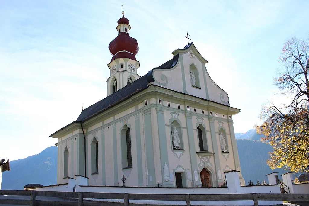 Kath. Filialkirche Maria Himmelfahrt in Anras, Osttirol, Österreich.