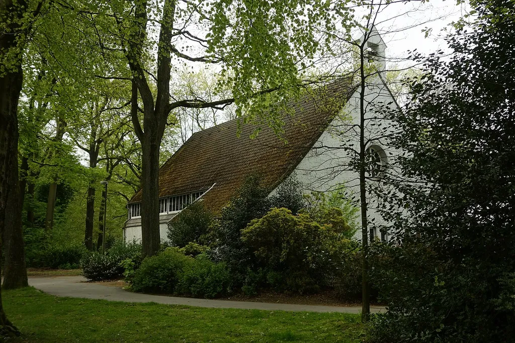 Die Johanneskirche liegt im Süden des Wuppertaler Stadtbezirks Elberfeld am Rande des von-der-Heydt-Parks, in der Nähe des Friedenshains. Als eine der 43 Notkirchen des Architekten Otto Bartning (1883–1959) wurde die Johanneskirche 1948/1949 nach dem Notkirchenprogramm des Evangelischen Hilfswerks für die von schweren Kriegsschäden betroffene Evangelisch-lutherische Gemeinde Elberfeld erbaut. Finanziert wurde der Bau hauptsächlich durch Spenden der amerikanischen Sektion des Lutherischen Weltbundes. Die Johanneskirche wurde am 17. April 1949 als erster Kirchenneubau Wuppertals nach dem Zweiten Weltkrieg eingeweiht. Signifikantes Merkmal ihrer reduktionistischen Architektur ist die (von außen nicht sichtbare) zeltartige Dreigelenkbinderkonstruktion aus Holz und ein vorwiegend aus Trümmersteinen errichtetes, außen verputztes Mauerwerk. Der Grundriss entspricht dem Typ B des Notkirchenprogramms mit 5/10-Chorschluss. Die Bedeutung Bartnings liegt unbestritten in seinem Beitrag zur Entwicklung des modernen protestantischen Kirchenbaus. Bartning sah den Kirchenbau als klar umrissene Bauaufgabe an und hat sich sowohl mit dessen räumlicher Gestaltung als auch mit der Problematik von Technik und Materialien theoretisch und praktisch auseinandergesetzt. Erhaltung und Nutzung liegen daher gemäß § 2 (1) DSchG aus städtebaulichen, wissenschaftlichen und stadthistorischen Gründen im öffentlichen Interesse. Die Unterschutzstellung erstreckt sich auf das gesamte Gebäude.