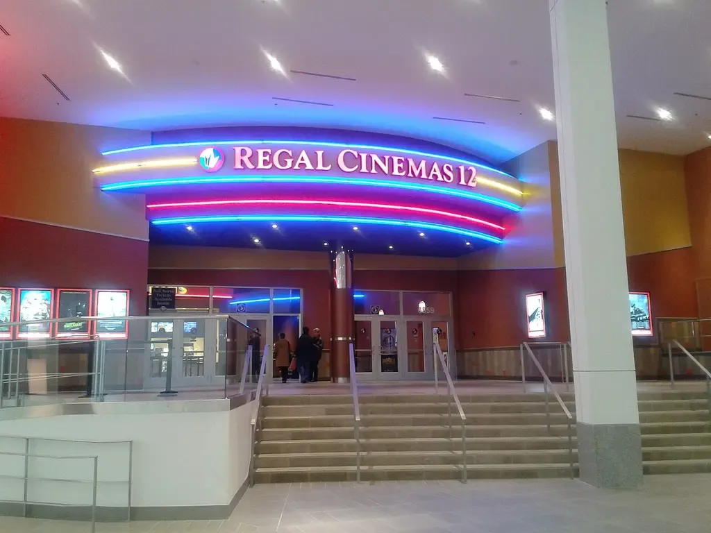 Regal Springfield Town Center Stadium 12