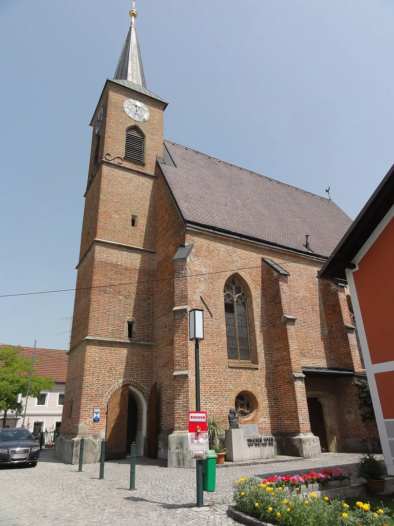Kath. Pfarrkirche hl. Georg und Friedhof