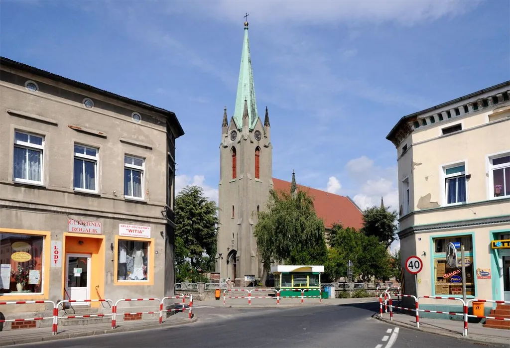 Dawny kościół ewangelicki stojący tuż obok Rynku.