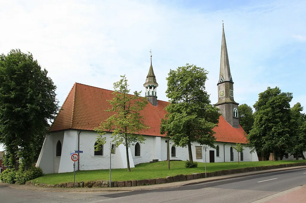 Secundus-Kirche, Kirchenstraße / An der Kirche in Hennstedt