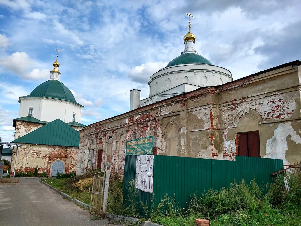 Казанская и Христорождественская церкви: Советская площадь, Лежнево, Лежневский район, Ивановская область
