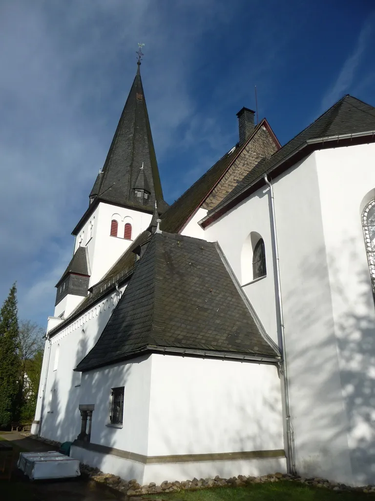 Die evangelisch-reformierte Kirche ist ein denkmalgeschütztes Kirchengebäude in Oberholzklau, einem Stadtteil von Freudenberg im Kreis Siegen-Wittgenstein in Nordrhein-Westfalen.