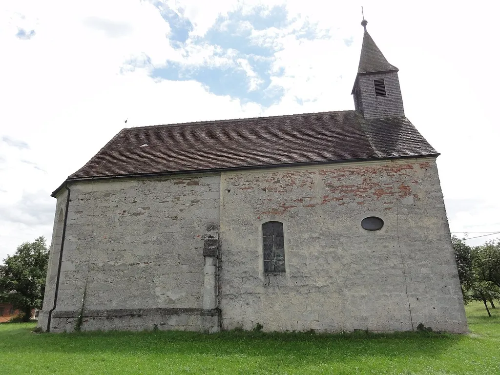 Kath. Filialkirche hl. Georg und ehem. Friedhofsfläche