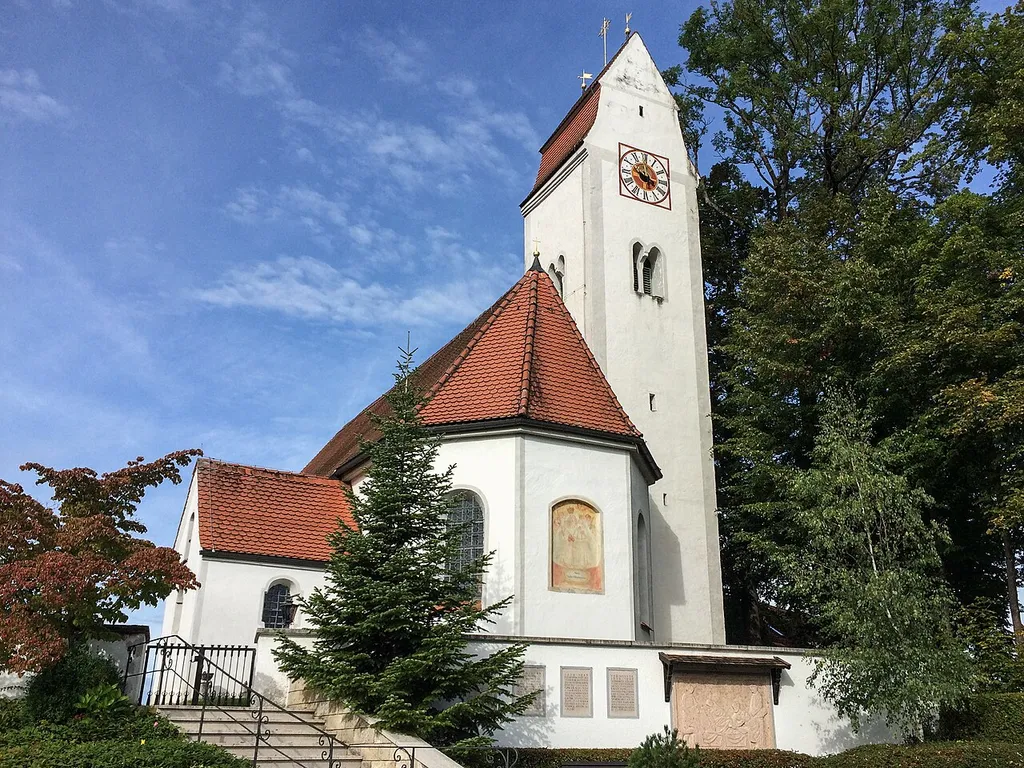 This is a photograph of an architectural monument.It is on the list of cultural monuments of Bayern, no. D-1-80-124-119.
