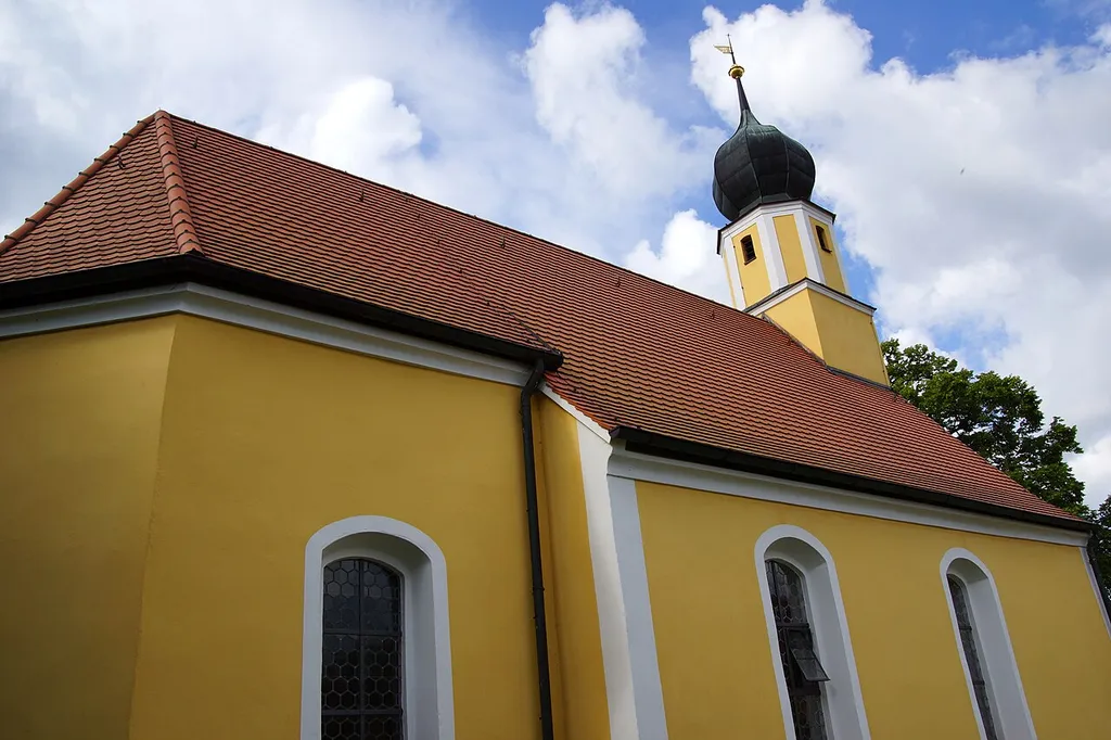 Die katholische Filialkirche St. Leonhard in Freudenricht bei Velburg: