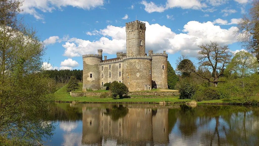 Photo du château de Montbrun à Dournazac en Haute-Vienne